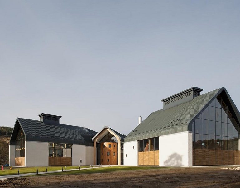 La distillerie Dalmunach inaugurée en grande pompe